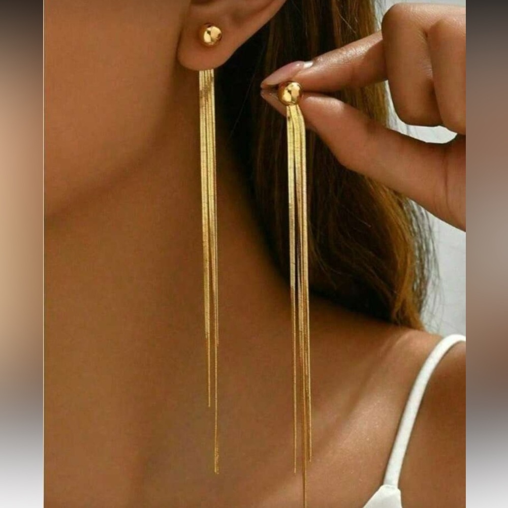 Elegant Gold Statement Dangle Earrings